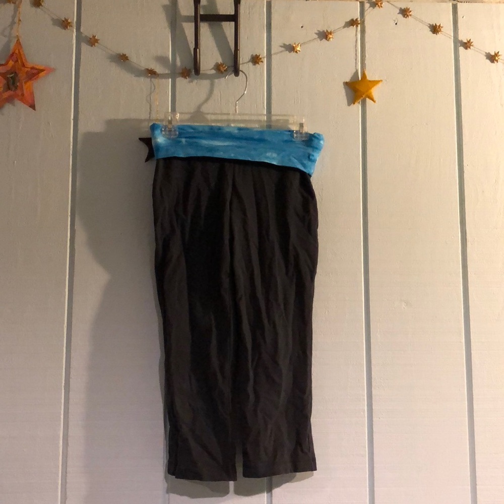 Grey crop leggings
